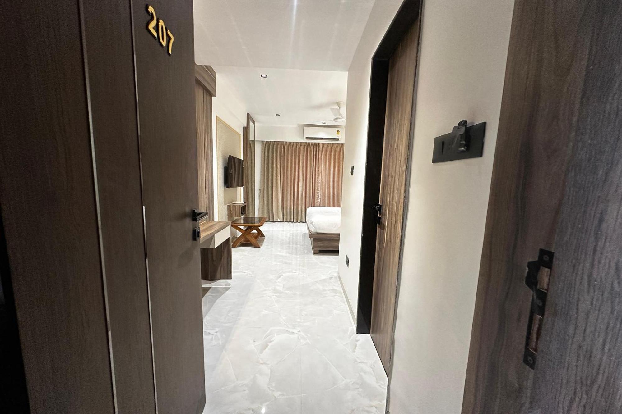 Hotel Kushala Grand, Dombivali Mangrul Eksteriør billede